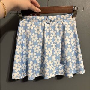 Yogalicious girls “sunrise” blue and white flower skort size medium